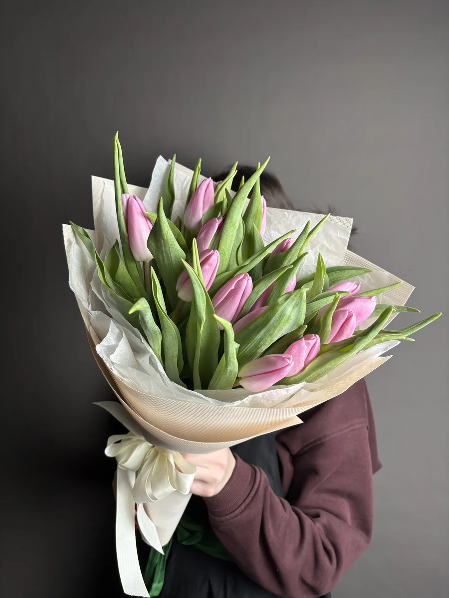 Моно букет 15 розовых тюльпанов