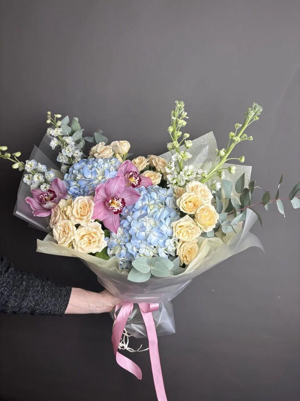 Букет авторский с гортензиями и орхидеями