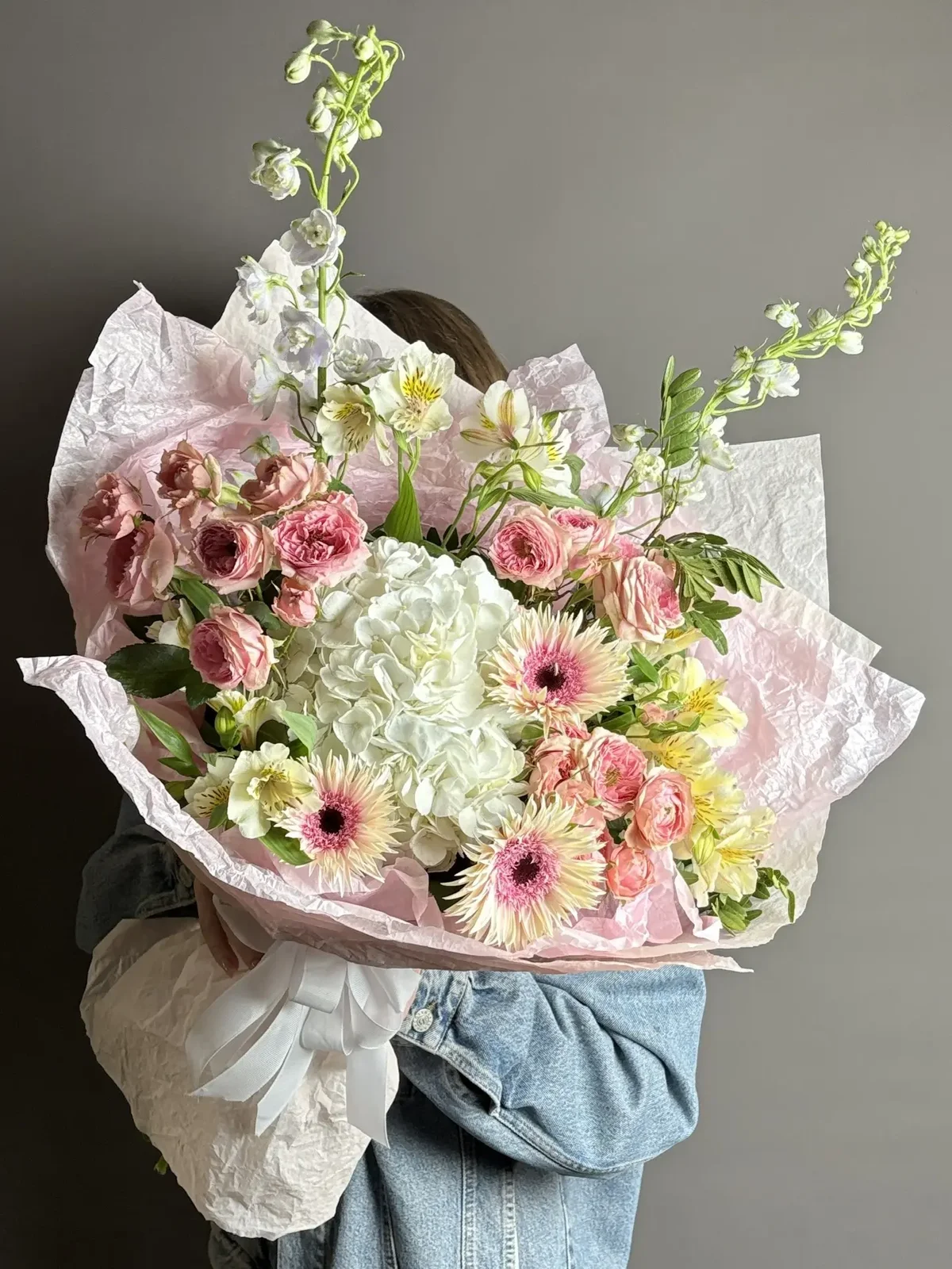 Букет с гортензией и герберами