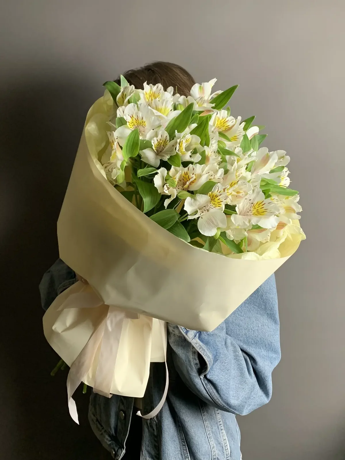 Моно букет из альстромерии