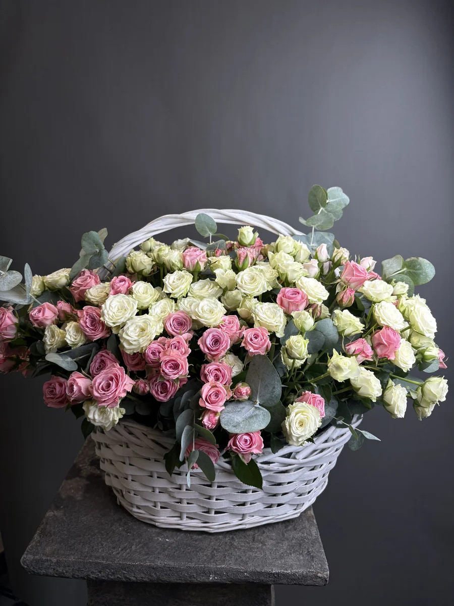 Корзина кустовых роз