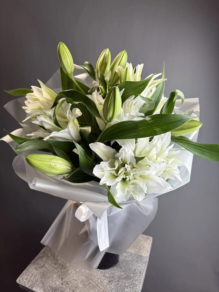 Моно букет пионовидные лилии Аиша