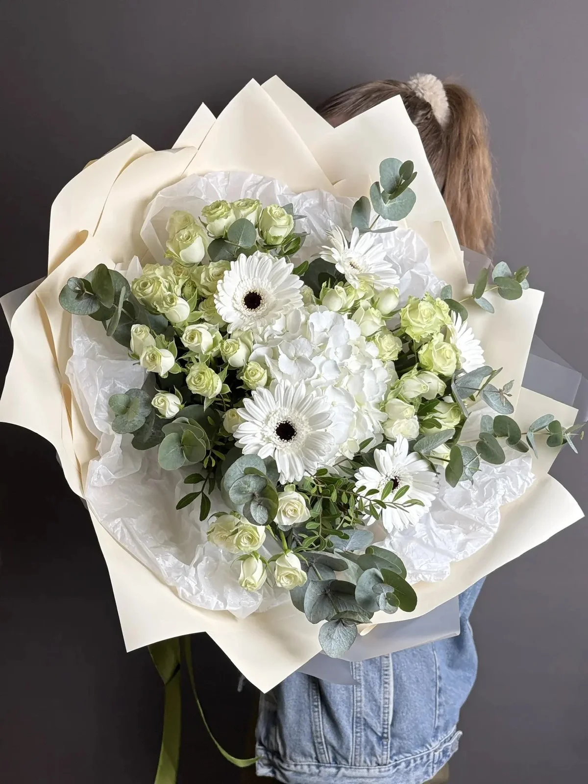 Букет с гортензией и герберами