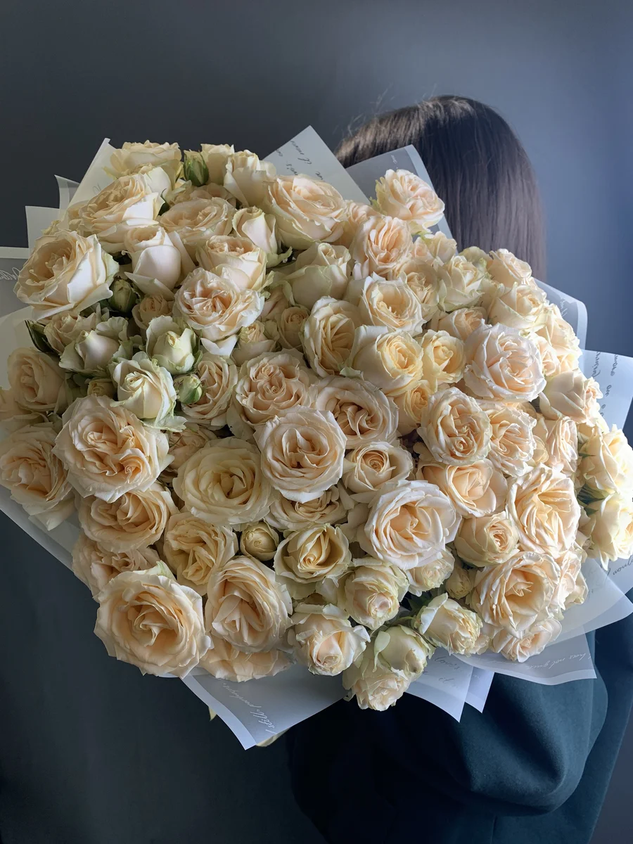 Моно букет 21 кустовая роза